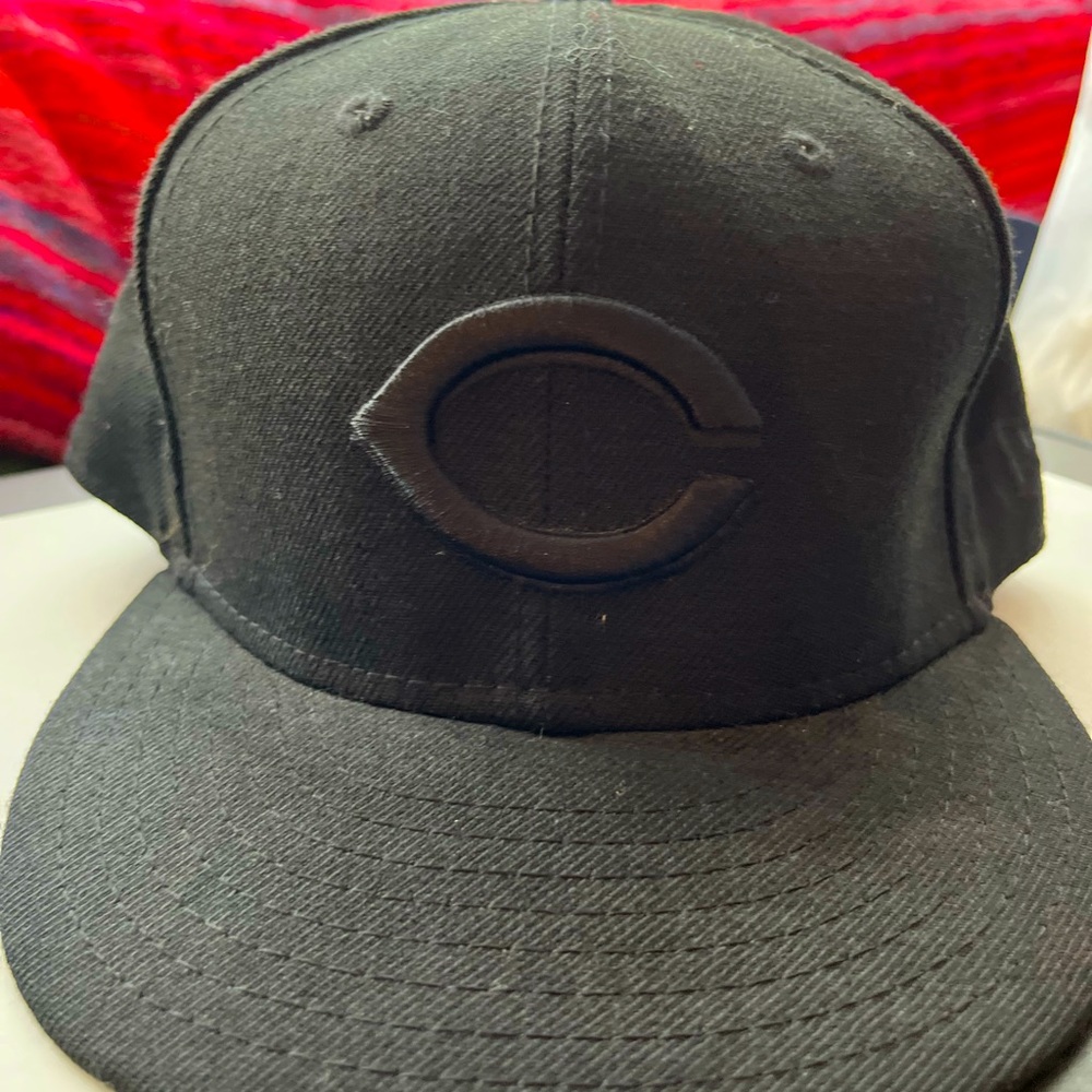 *NEW* black Cincinnati fitted hat Size 7 1/2